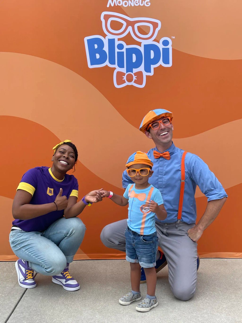 Blippi and Meekah with a Blippi look-alike fan.